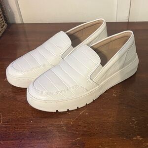 Vionic Dinora White Croc-Embossed Slip-On Sneakers size 7